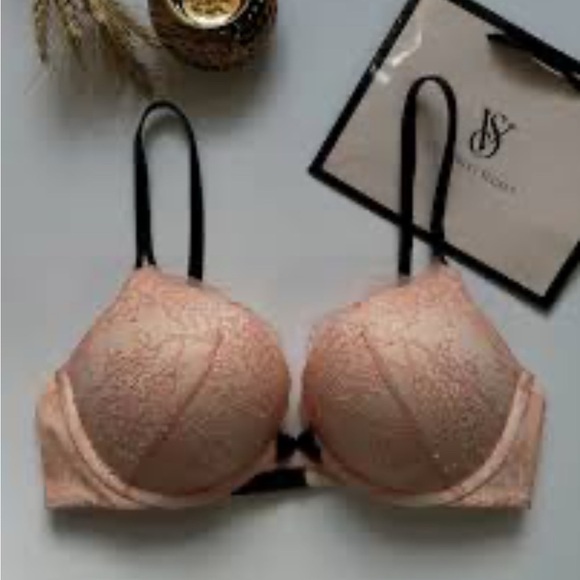 Victoria's Secret Other - Victoria's Secret Cream and Black Lace Underwire Bra